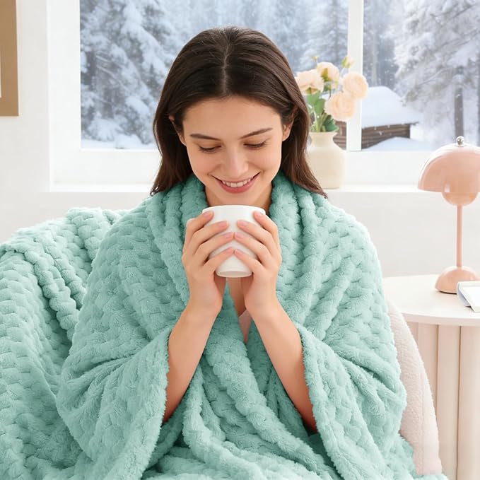 BEDELITE Fleece Throw - Image 4