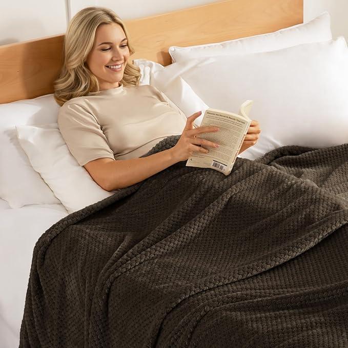 Exclusivo Mezcla Fleece Bed Blanket Queen Size, Super Soft and Warm Blankets - Image 3