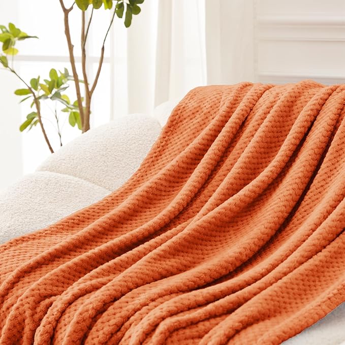 Exclusivo Mezcla Fleece Bed Blanket Twin Size, Super Soft and Warm Blankets - Image 5