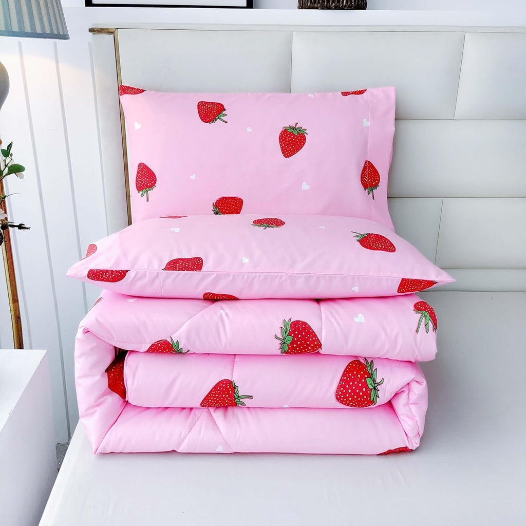 SDY 3 Pieces Strawberry Comforter Set Queen, Strawberry Queen Size Bedding Set, Kawaii Bed Set Kids Comforter Set, Cute Pink Bedding Room Decor for Girls, Children, Teen