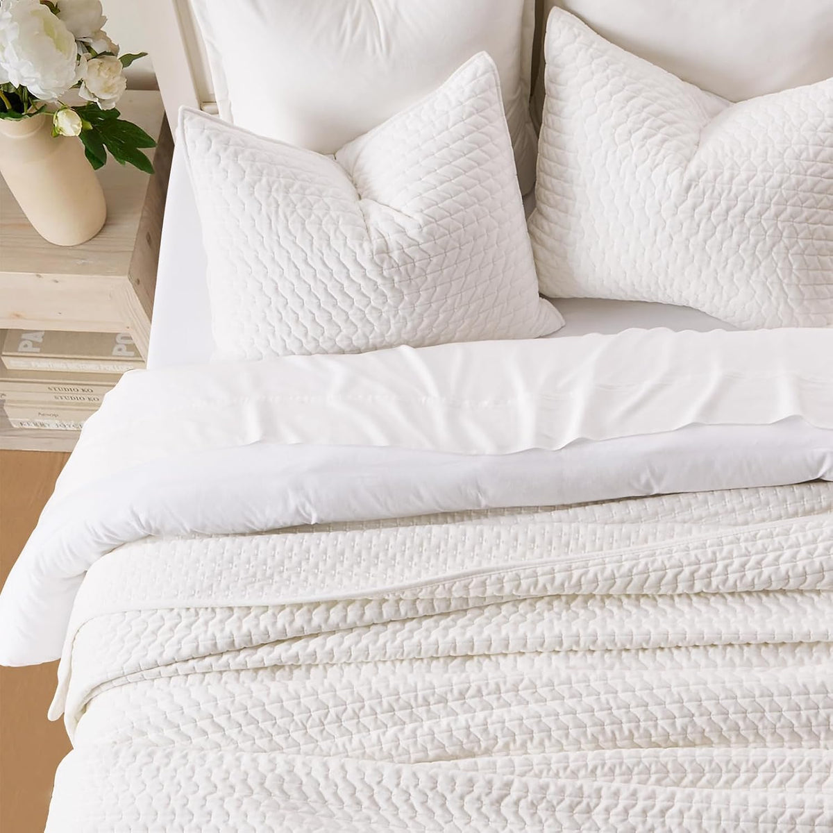 EverGrace Cross-Stitch Velvet Quilt Set, King Size, Bright White