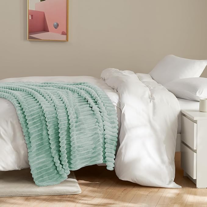 HIMEET Sage Green Ribbed Queen Size Blanket - Image 6