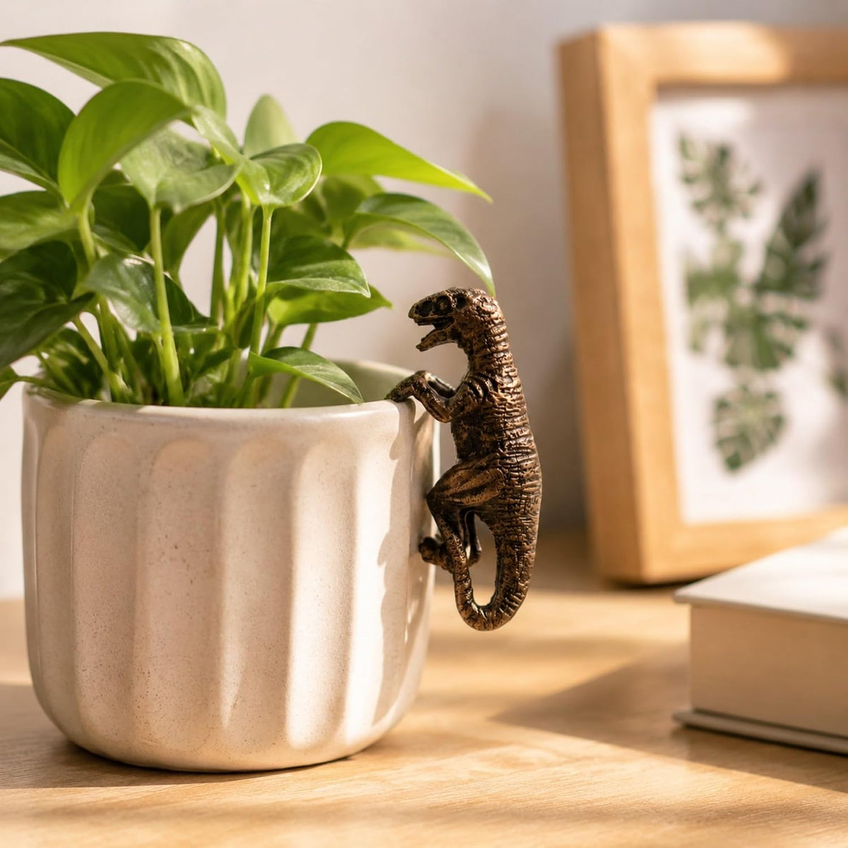 Dinosaur Pot Hugger, Resin Dinosaur Statue for Flower Pot Decoration