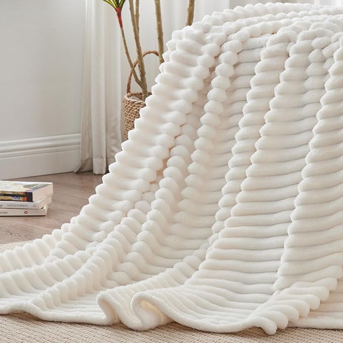 BEDELITE Blankets Queen Size for Bed, 300GSM Soft & Warm Fleece Blanket - Image 6