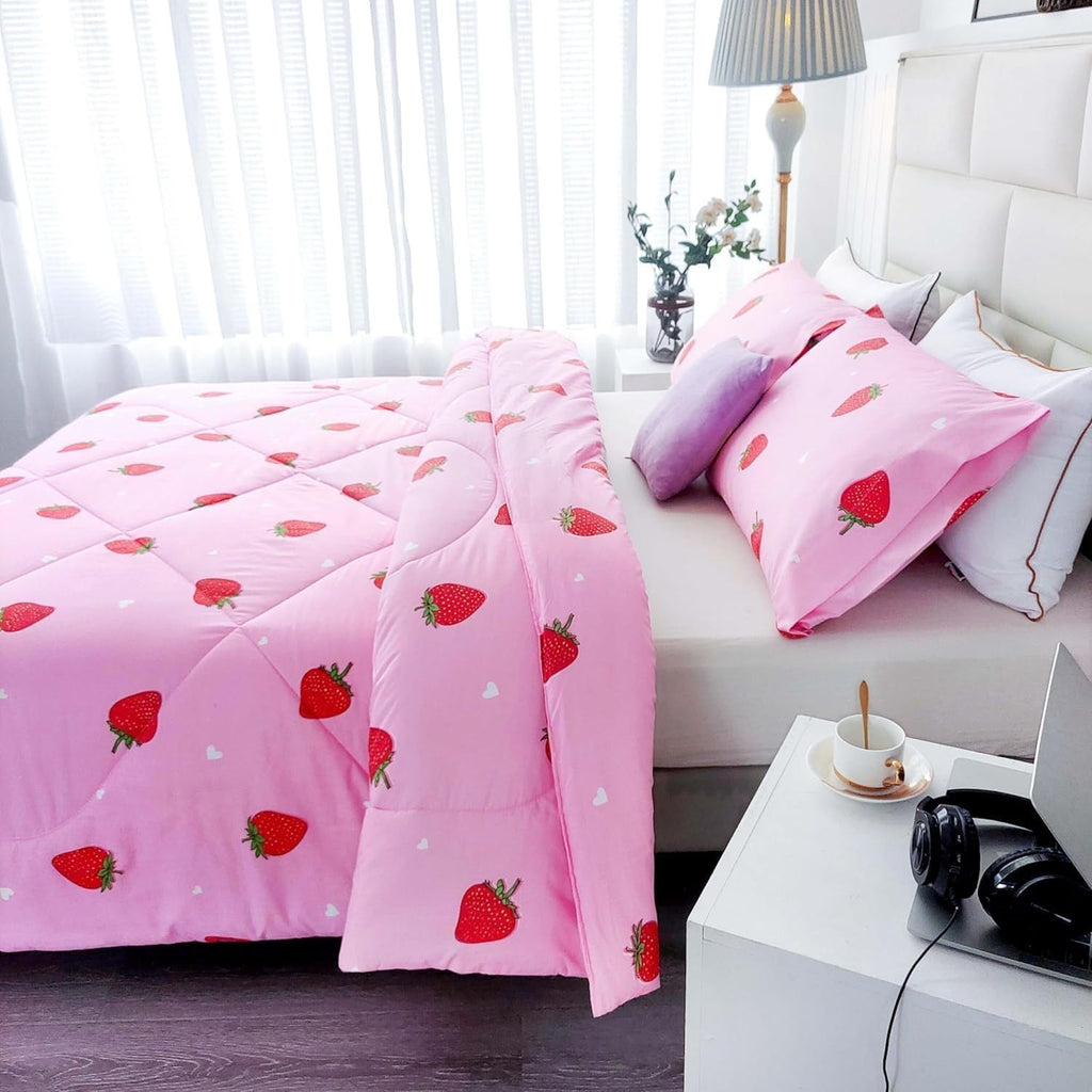 SDY 3 Pieces Strawberry Comforter Set Queen, Strawberry Queen Size Bedding Set, Kawaii Bed Set Kids Comforter Set, Cute Pink Bedding Room Decor for Girls, Children, Teen