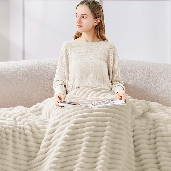 BEDELITE Full Size Blanket for Bed, 300GSM Soft & Warm Fleece Beige Blanket - Image 3