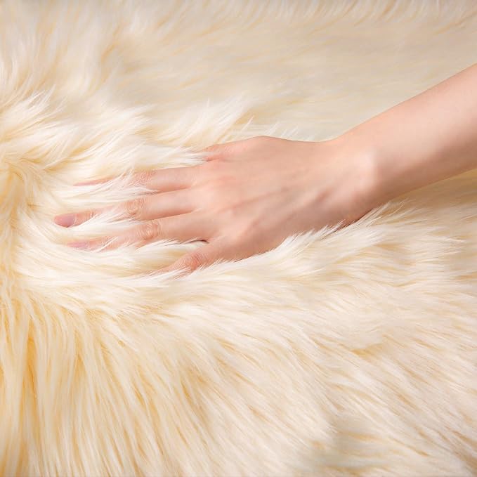 Ashler faux fur rug, Fluffy Shaggy Area Rug Ultra Soft 2.2 x 6 Feet Rectangle - Image 4