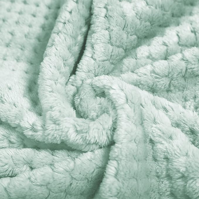 Exclusivo Mezcla Fleece Throw Blanket, Super Soft and Warm Blankets - Image 7
