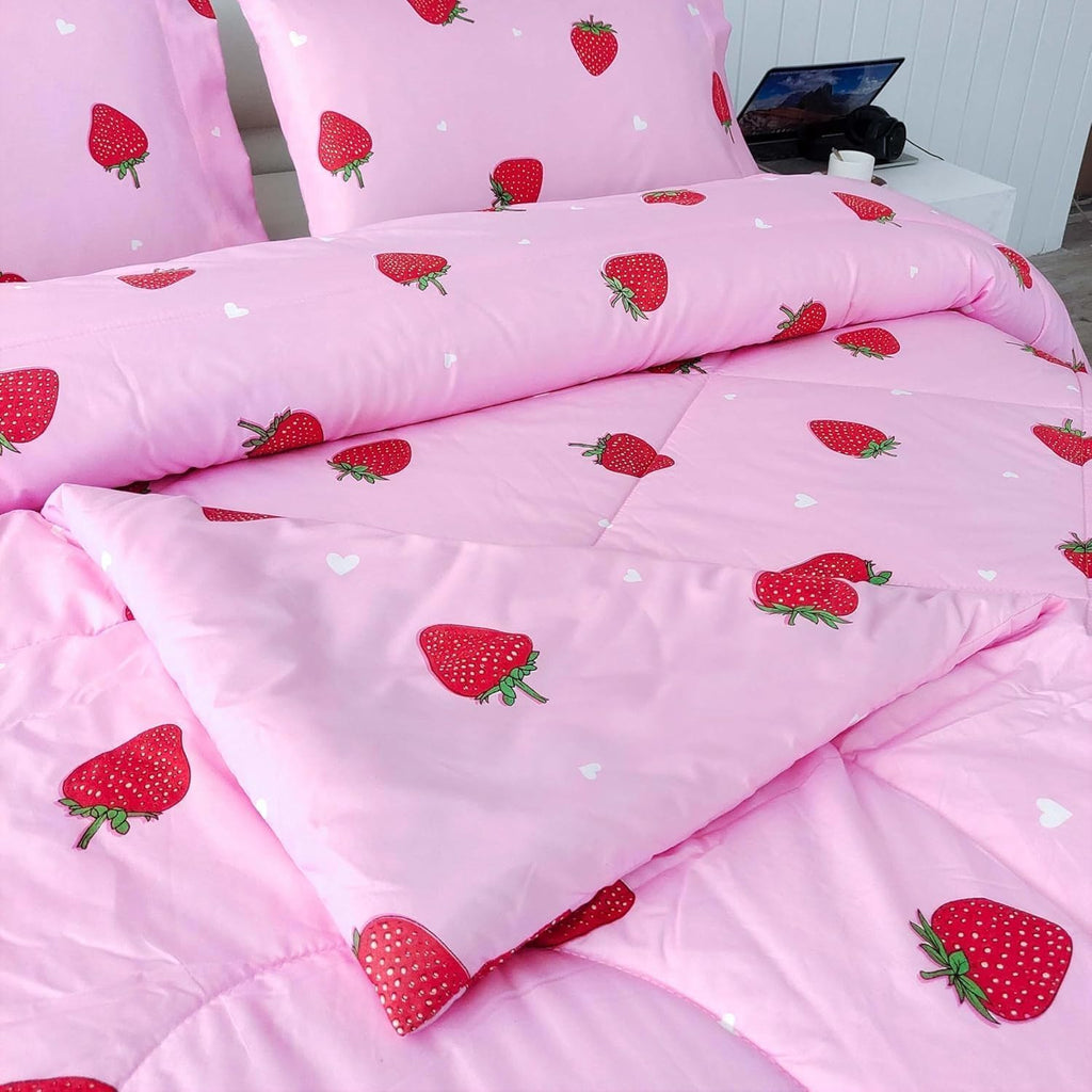 SDY 3 Pieces Strawberry Comforter Set Queen, Strawberry Queen Size Bedding Set, Kawaii Bed Set Kids Comforter Set, Cute Pink Bedding Room Decor for Girls, Children, Teen
