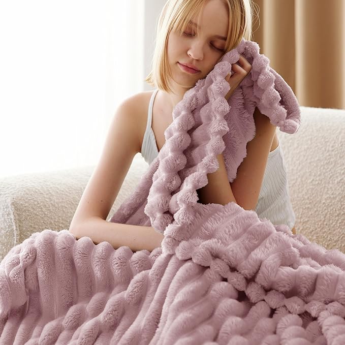 Bedsure GentleSoft Pink Twin XL Blanket - Image 4