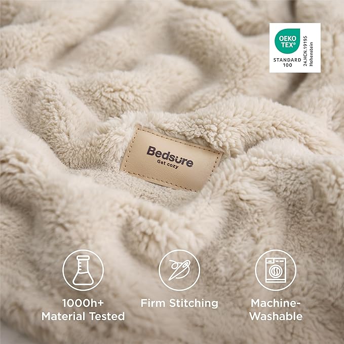 Bedsure 3D Fleece Bubble Blanket - Image 5