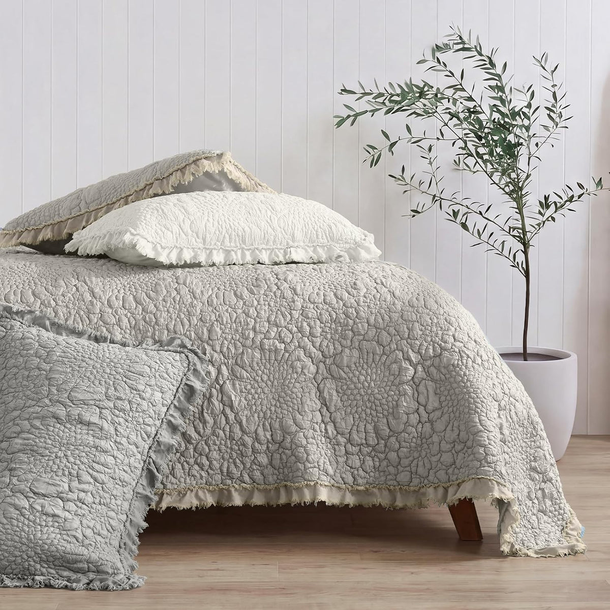 HORIMOTE HOME Beige Ruffled Quilt Queen Size, Stone-Washed Microfiber Lightweight Crinkled Farmhouse Rustic Shabby Chic Bedding Set, 3 Pieces Reversible Bedspread with Pillow Shams for All Season