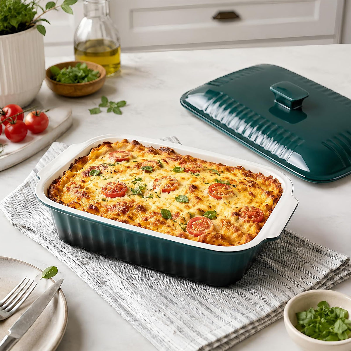 Large Baking Dish with Lid,5.5 Quart Lasagna Pan with Lid, 13.5x9 inch Ceramic Casserole Dish with Lid, Microwave, Dishwasher Safe