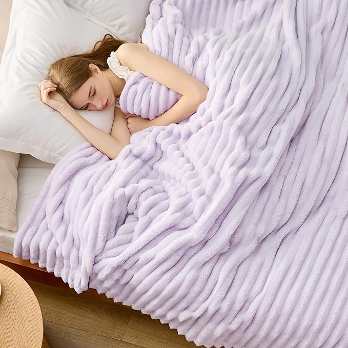 Bedsure GentleSoft Lavender Fog Full Blanket - Image 4