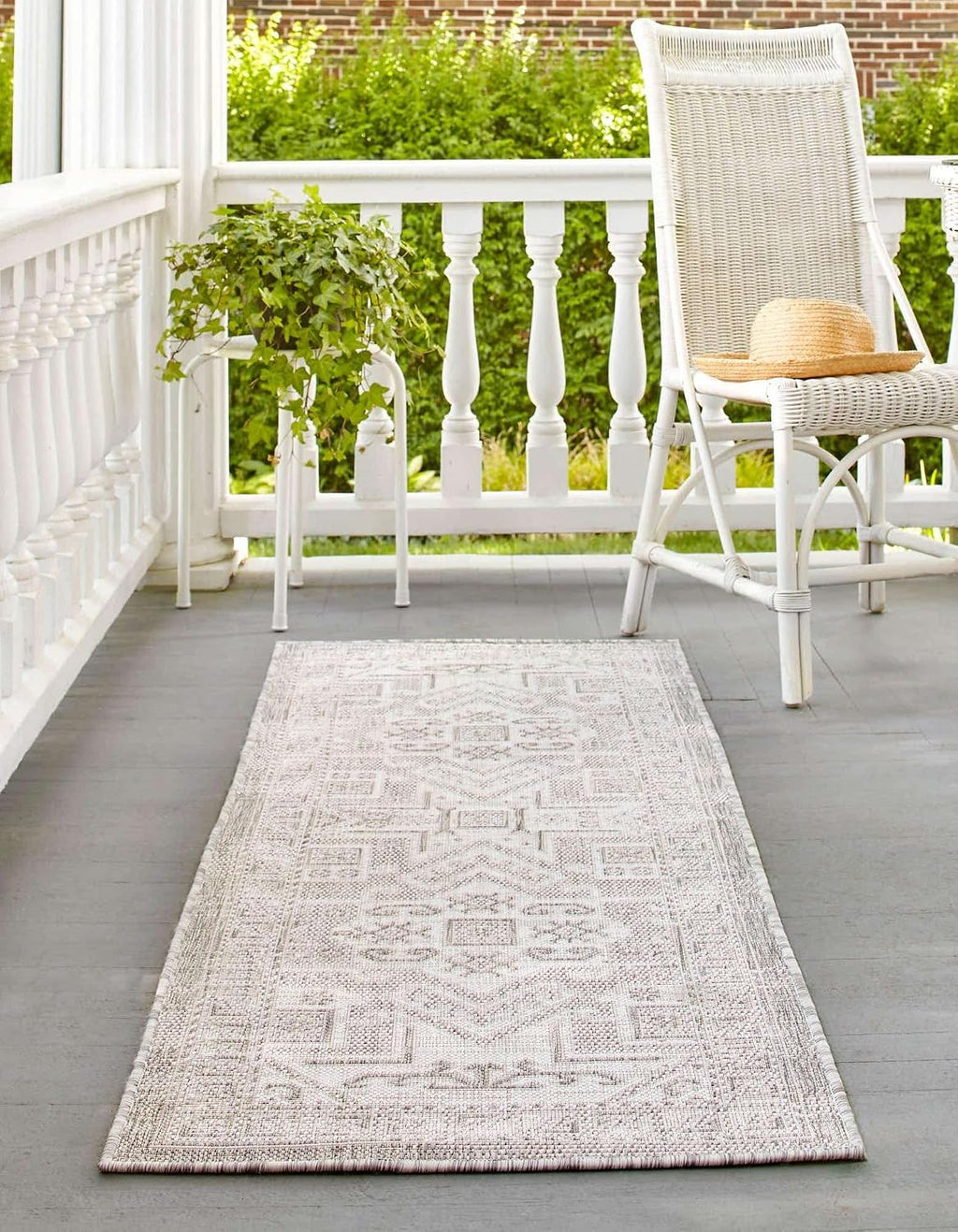 Unique Loom Outdoor Aztec Collection Area Rug - Coba (2' x 6' 1" Runner, Light Gray/ Ivory)