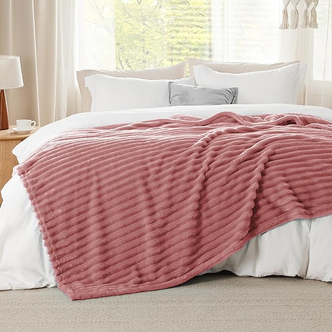 Bedsure GentleSoft Dusty Pink Full Blanket - Image 2
