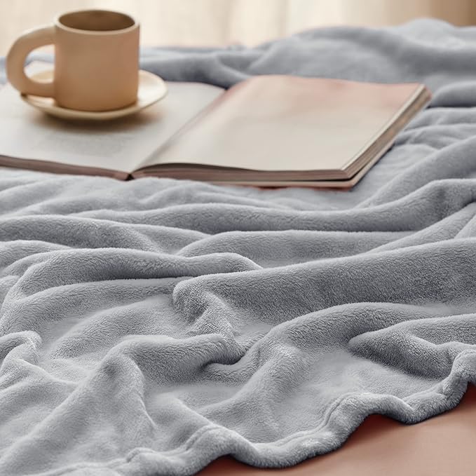 Bedsure GentleSoft Fleece Throw Blanket - Image 4