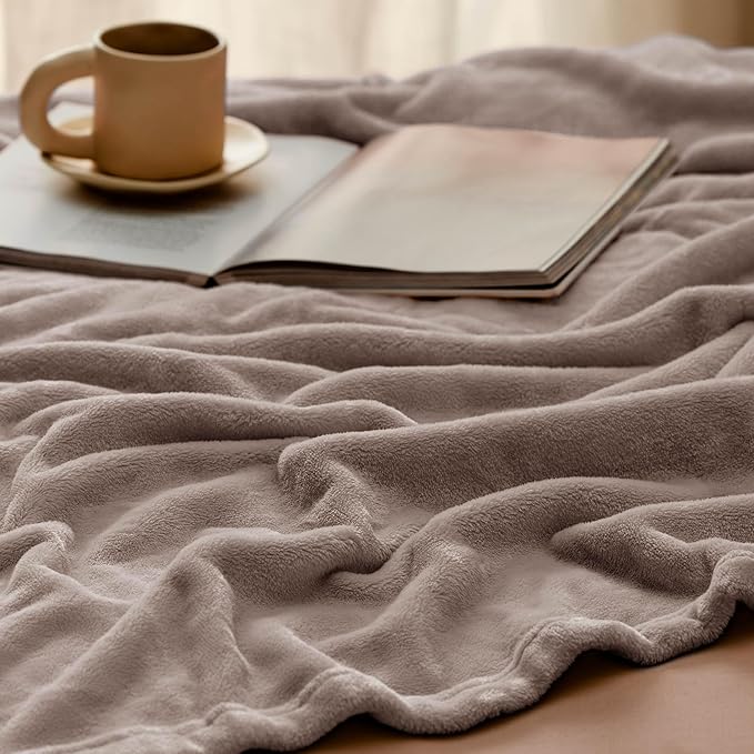 Bedsure GentleSoft Fleece Throw Blanket - Image 5