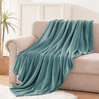 Exclusivo Mezcla Fleece Celadon Throw Blanket - Image 3