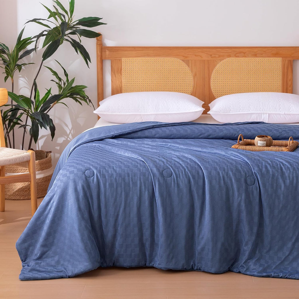 Amazon Basics Cooling Comforter, Soft Lightweight Waffle Weave Blanket for Hot Sleepers, Summer & All Season Bedding to Keep Cool for Night Sweats, 68"x90", Twin, Pink