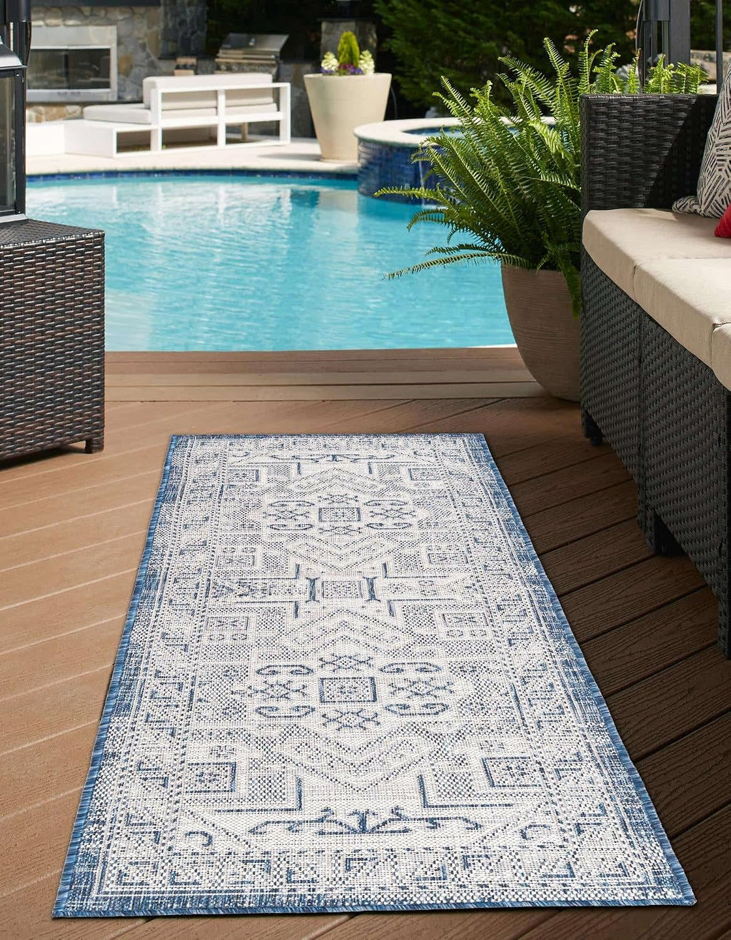 Unique Loom Outdoor Aztec Collection Area Rug - Coba (2' x 6' 1" Runner, Blue/ Ivory)