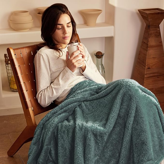 Exclusivo Mezcla Plush Fuzzy Fleece Throw Blanket Extra Large, Super Soft - Image 2