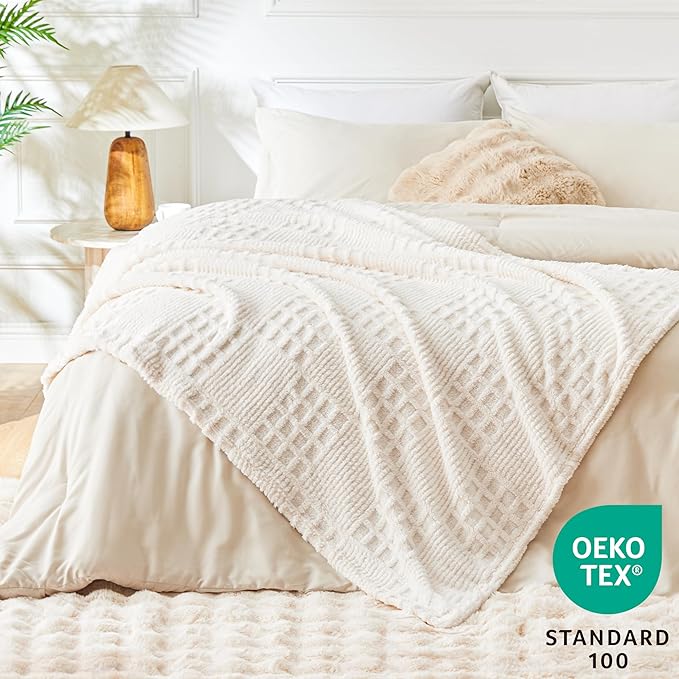 EXQ Home Fleece Throw Blanket for Couch or Bed - Image 3