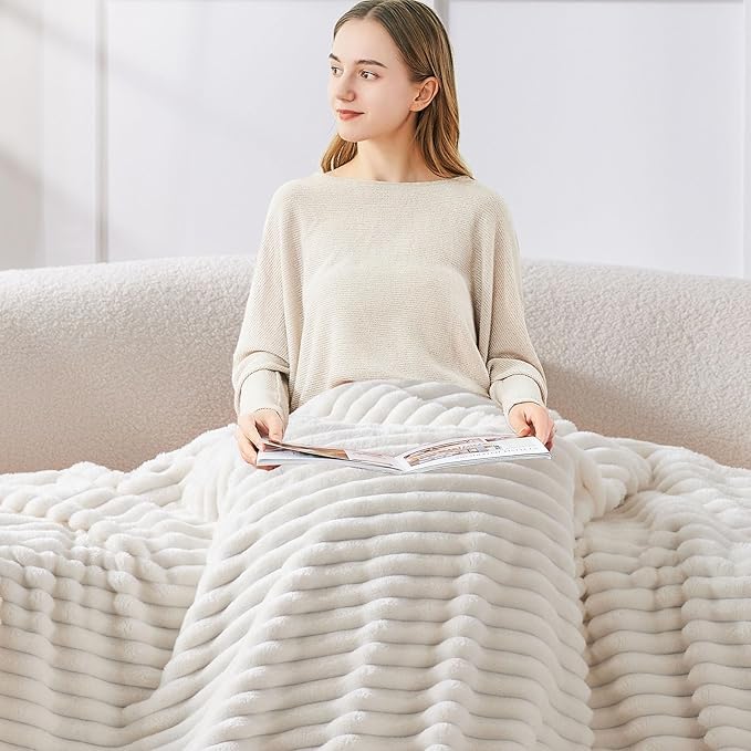 BEDELITE Full Size Blanket for Bed, 300GSM Soft & Warm Fleece Cream White - Image 3
