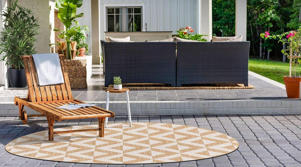 Unique Loom Jill Zarin Outdoor Collection Area Rug - Napa (4' 1" Round, Beige/ Brown)