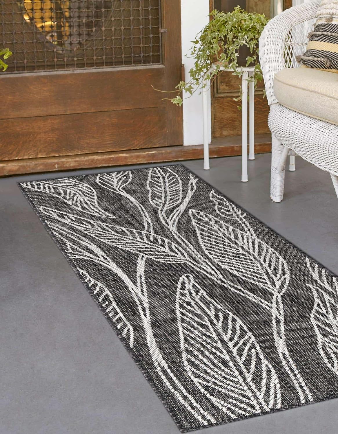 Unique Loom Outdoor Botanical Collection Area Rug - Leaf (2' x 6' 1" Runner, Ivory Charcoal)