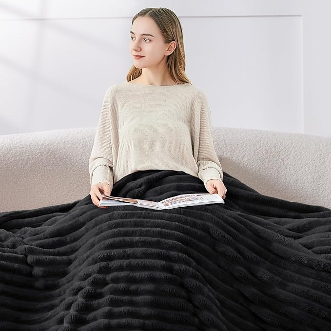 BEDELITE Fleece Black Throw Blanket - Image 3