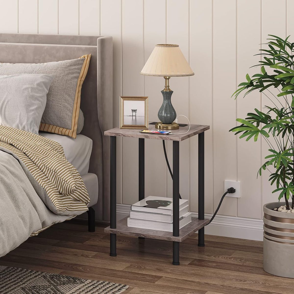 HOOBRO Side Table with Charging Station, Small End Table, Nightstand