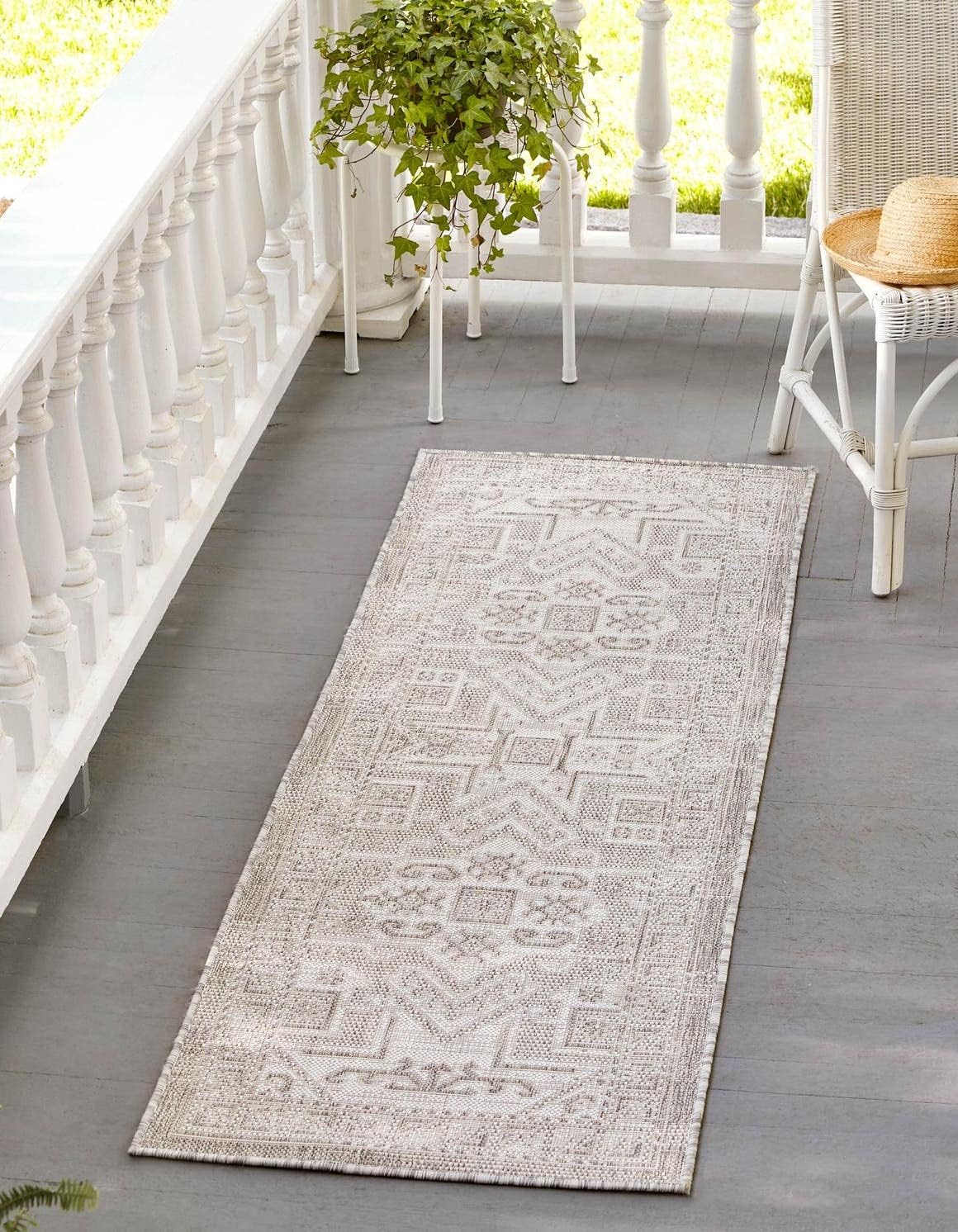 Unique Loom Outdoor Aztec Collection Area Rug - Coba (2' x 6' 1" Runner, Light Gray/ Ivory)