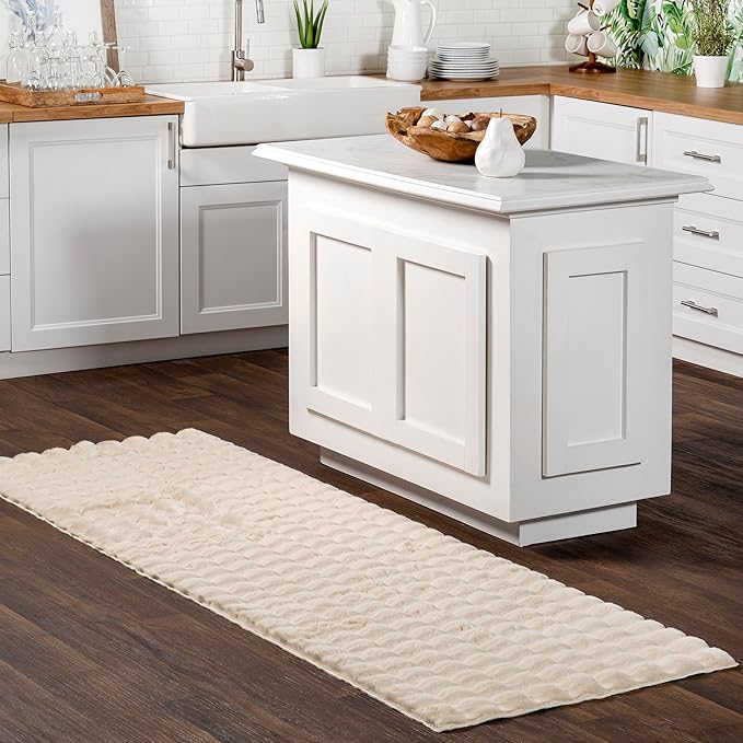 nuLOOM Jeni Beige, Solid Faux Rabbit, Fluffy and Cozy, High Traffic, Stain by nuLOOM