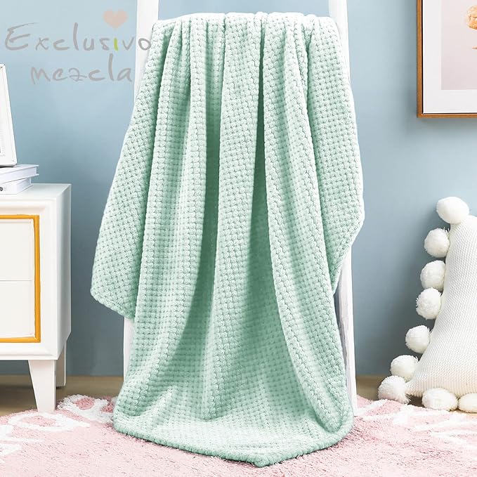 Exclusivo Mezcla Fleece Throw Blanket, Super Soft and Warm Blankets - Image 2