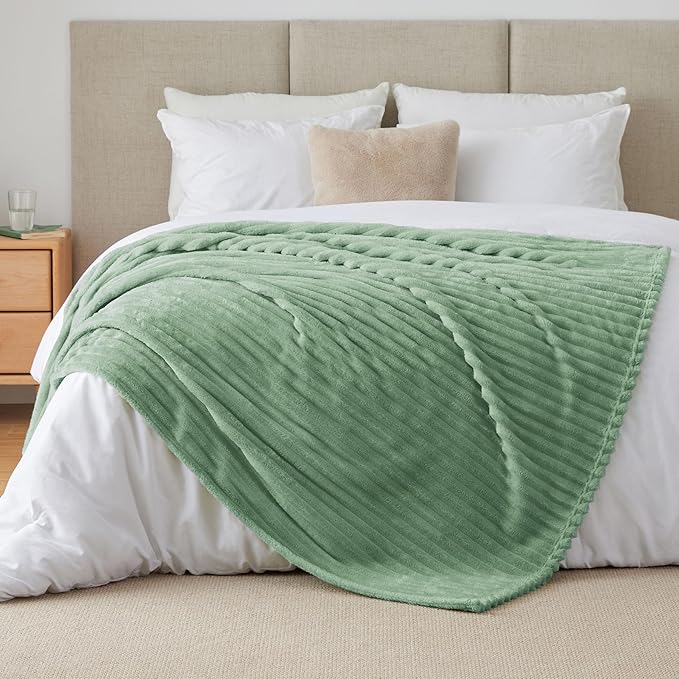 BEDELITE Fleece Green Throw Blanket - Image 9
