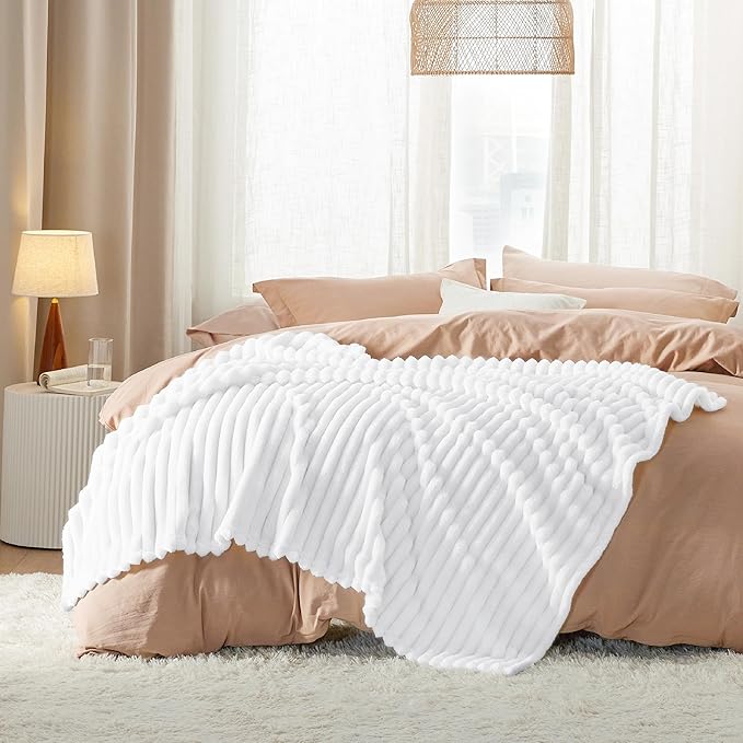 Bedsure GentleSoft White Fleece Blanket - Image 6