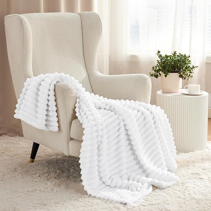 Bedsure GentleSoft White Twin XL Blanket - Image 2