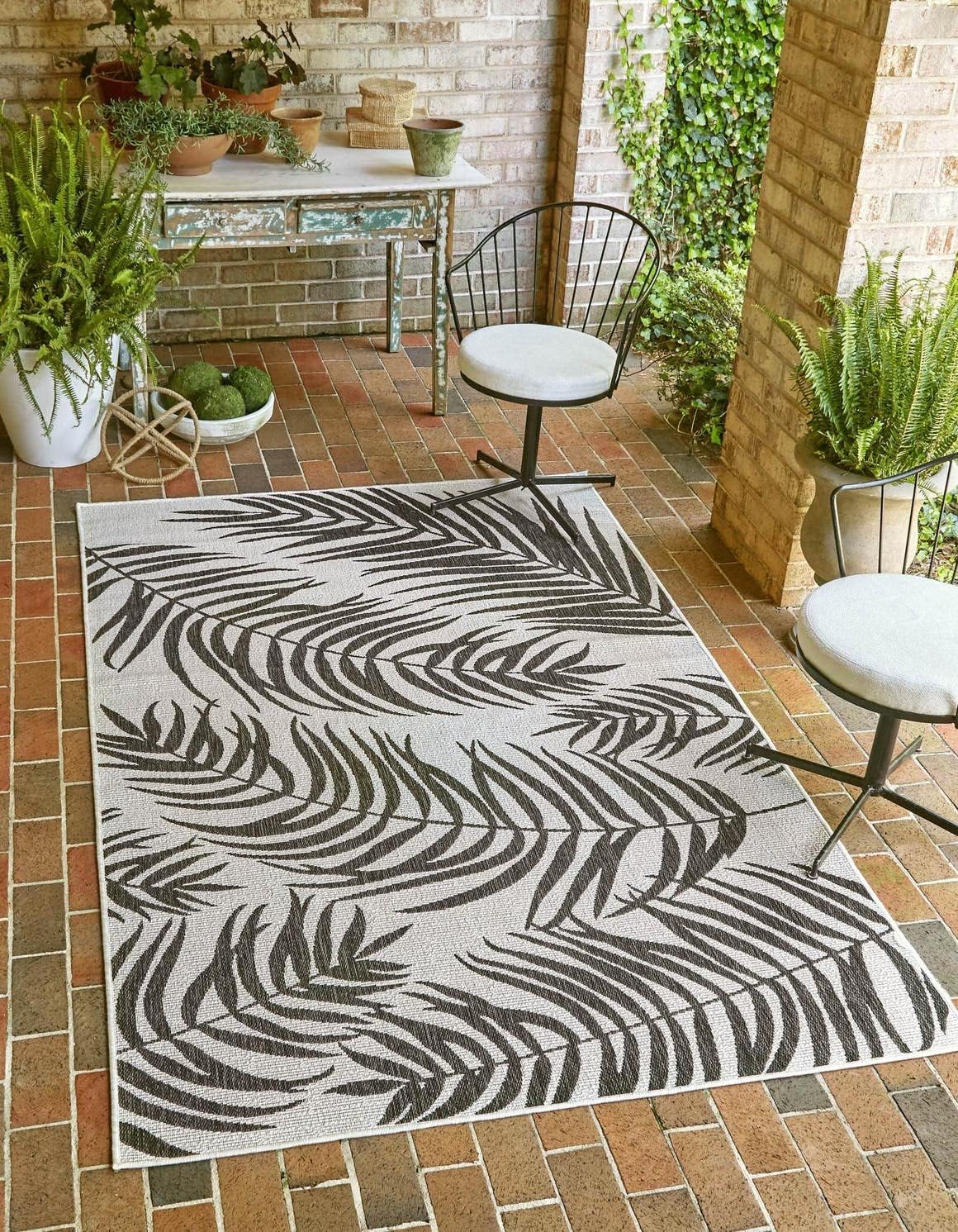 Unique Loom Outdoor Botanical Collection Area Rug - Palm (4' 1" x 6' 1" Rectangle, Charcoal Ivory/ Gray)