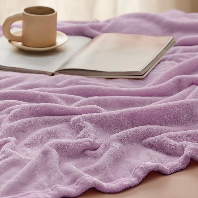 Bedsure GentleSoft Fleece Blanket Twin Size Lilac - Image 4