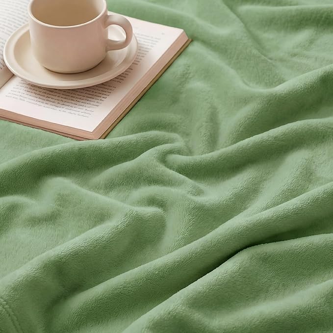 Bedsure GentleSoft Fleece Bed Blankets Full Size Green - Image 5