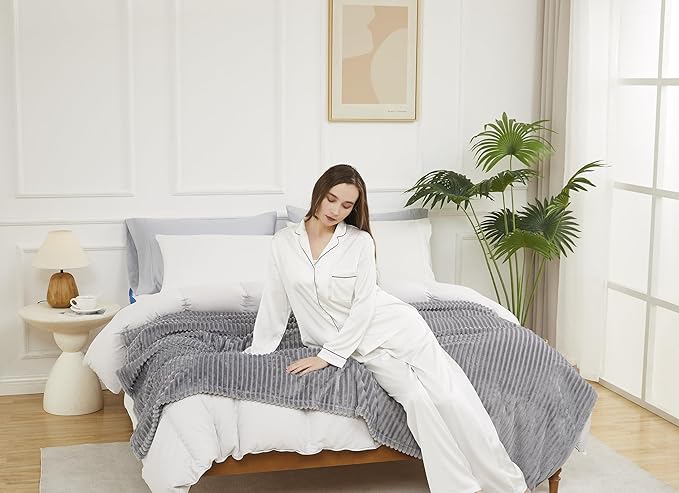 KMUSET Fluffy Blanket Throw - Image 2