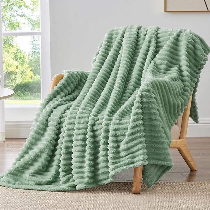 BEDELITE Twin Blanket for Couch & Bed, 300GSM Soft & Warm Fleece Blanket by BEDELITE