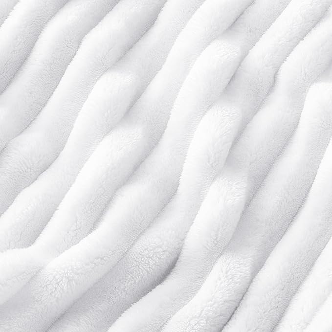 Bedsure GentleSoft White Full Blanket - Image 9
