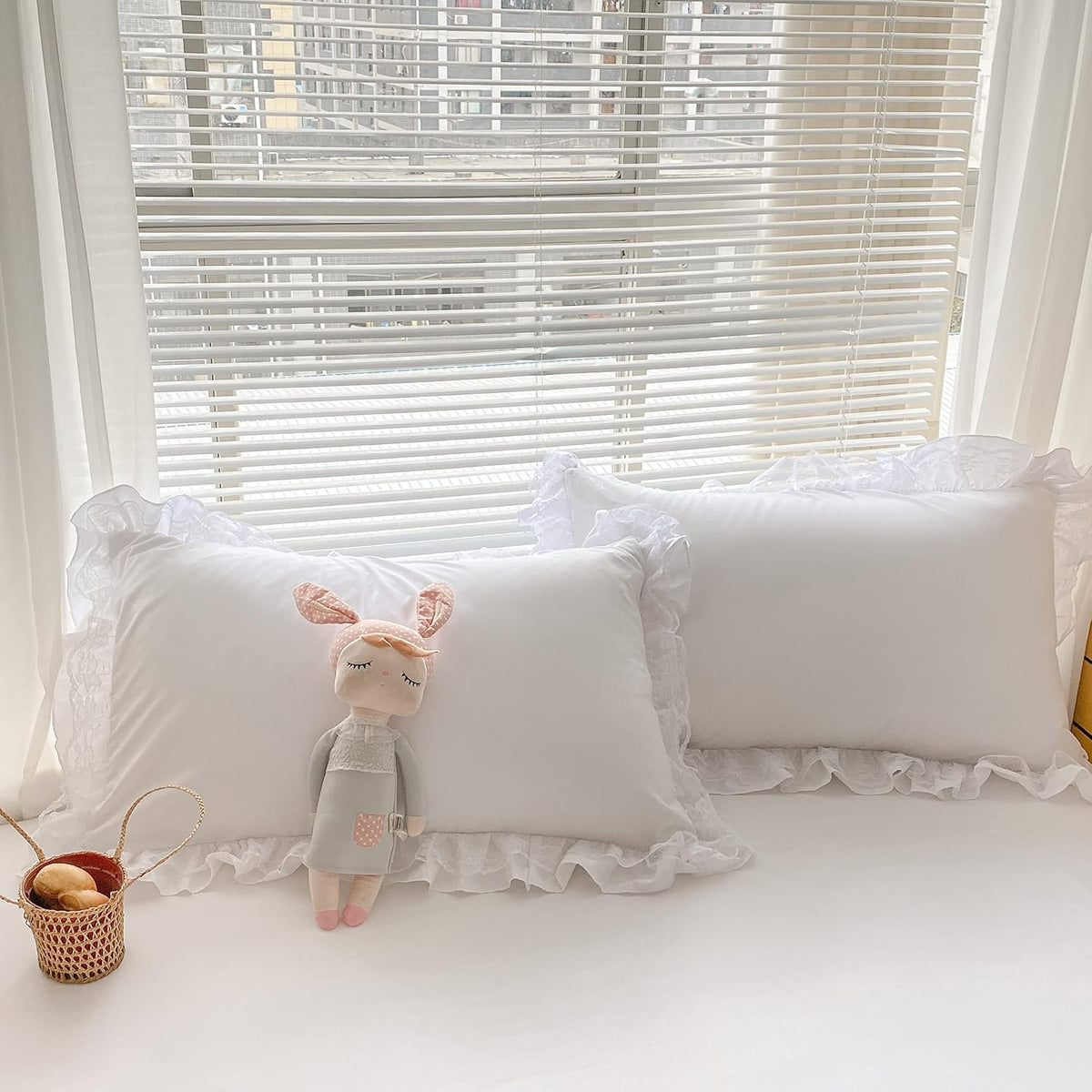 MOOWOO Chic Ruffle Lace Polyester Duvet Cover Set -Girl White Bedding-3 Piece Full Duvet Cover with Zipper Closure -Ultra Soft and Light Weight (White, Full)-No Comforter