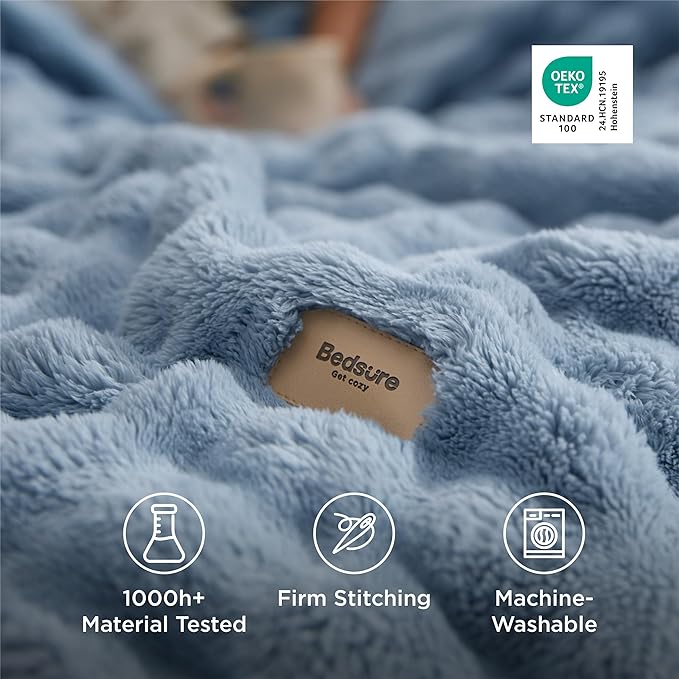 Bedsure 3D Fleece Bubble Blanket - Image 5