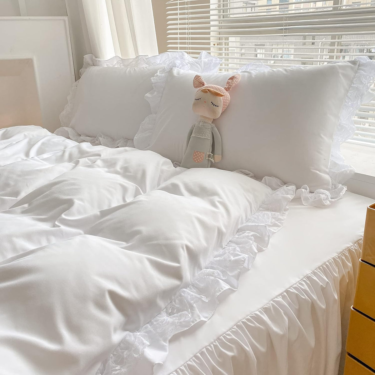 MOOWOO Chic Ruffle Lace Polyester Duvet Cover Set -Girl White Bedding-3 Piece Full Duvet Cover with Zipper Closure -Ultra Soft and Light Weight (White, Full)-No Comforter