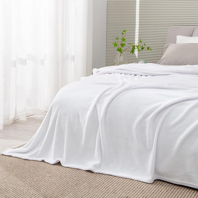 BEDELITE Fleece Blankets Queen Size White Throw Blankets by BEDELITE