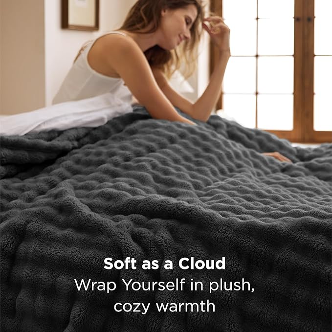 Bedsure 3D Fleece Bubble Blanket - Image 2