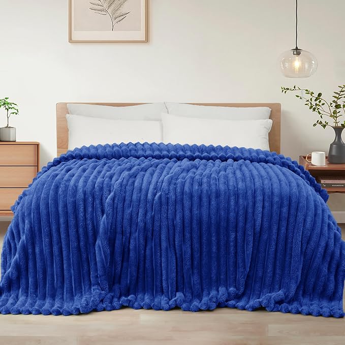 Exclusivo Mezcla Queen Size Flannel Fleece Blanket, Super Soft Striped Jacquard by ExclusivoMezcla